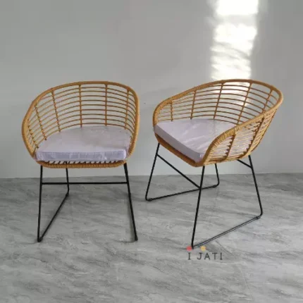 Armchair Industrial Frame Besi Kombinasi Rotan