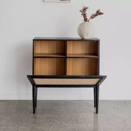 Rak Lemari Penyimpanan Jati Pintu Rotan