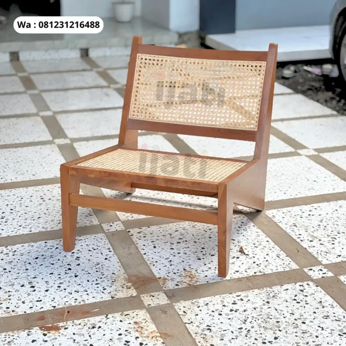 Kursi Santai Kayu Jati Anyaman Rotan