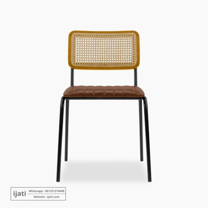 Kursi Cafe Industrial Kombinasi Besi dan Sandaran Rotan