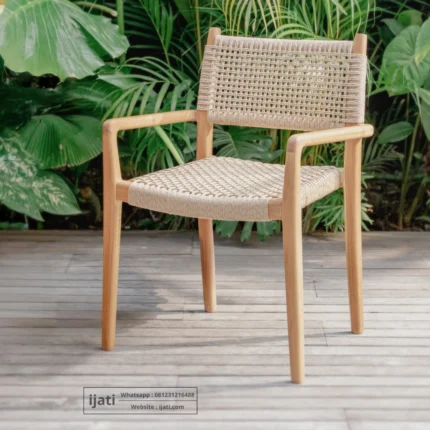 Armchair Bohemian Kayu Jati Natural dengan Sandaran Tali Anyam