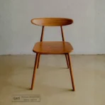 Kursi Cafe Skandinavian Sandaran Melengkung Kayu Jati