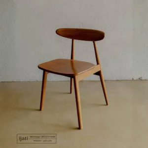 Kursi Cafe Skandinavian Sandaran Melengkung Kayu Jati