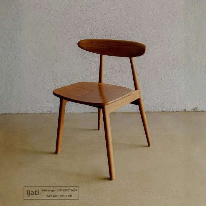 Kursi Cafe Skandinavian Sandaran Melengkung Kayu Jati