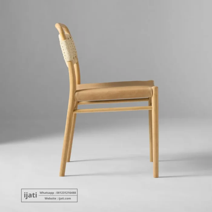Kursi Cafe Unik Rangka Kayu Jati Kombinasi Anyaman dan Kulit