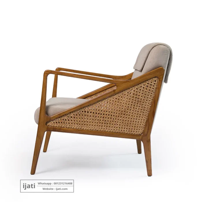 Armchair Mid-Century Modern Kayu Jati dengan Aksen Rotan
