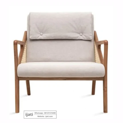 Armchair Mid-Century Modern Kayu Jati dengan Aksen Rotan