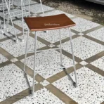 Kursi Bar Industrial Rangka Besi Dudukan Kayu Solid