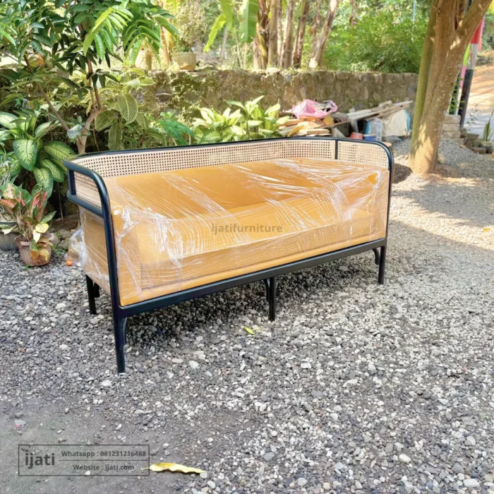 Bangku Sofa Mid-Century Modern Kayu Jati Kombinasi Rotan
