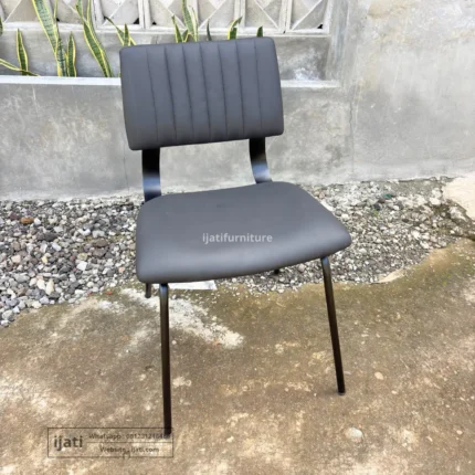 Kursi Cafe Industrial Rangka Besi Jok Busa Minimalis