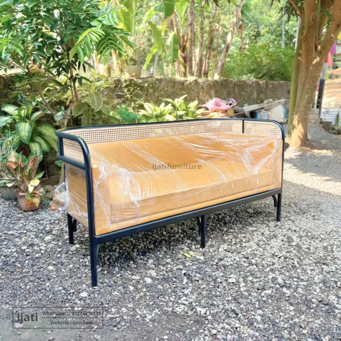 Bangku Sofa Mid-Century Modern Kayu Jati Kombinasi Rotan