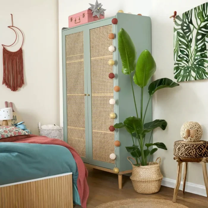 Lemari Pakaian 2 Pintu Warna Sage Untuk Kamar Kos