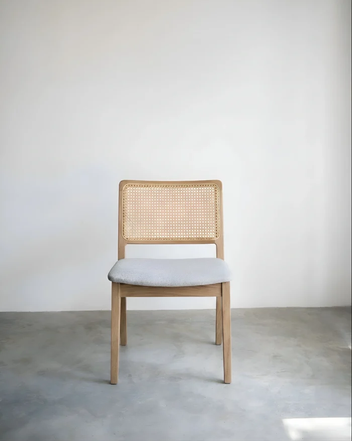 Kursi Cafe Aesthetic Kayu Sungkai Kombinasi Anyaman Rotan