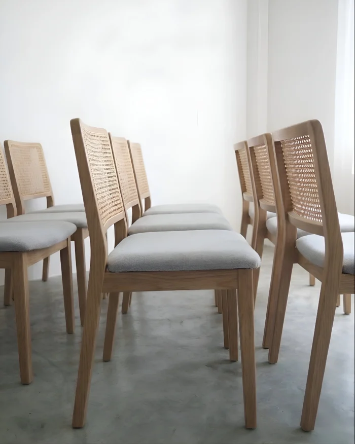 Kursi Cafe Aesthetic Kayu Sungkai Kombinasi Anyaman Rotan